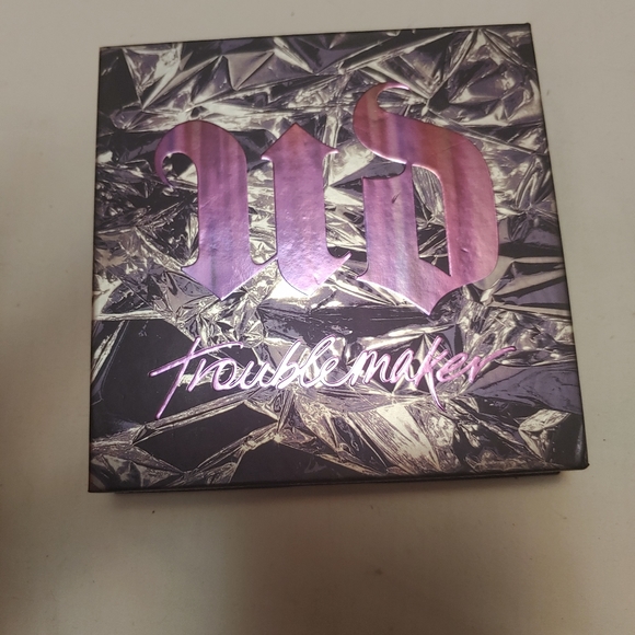 Urban Decay Troublemaker - Picture 1 of 5